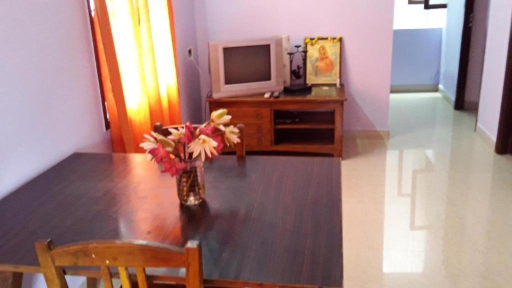 بونديتْشيري Valentine Hostel & Guest House المظهر الخارجي الصورة