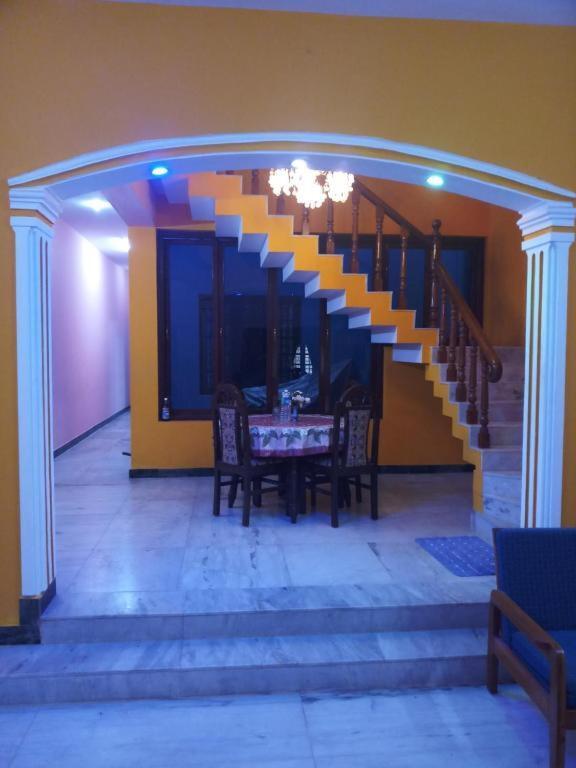بونديتْشيري Valentine Hostel & Guest House المظهر الخارجي الصورة